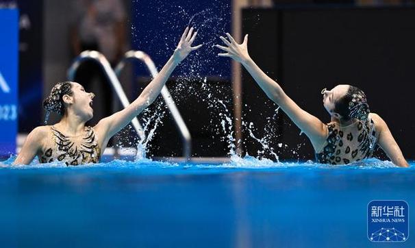 直播:花样游泳双人自由自选决赛的相关图片